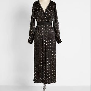 Amazing black and gold velvetine midi dress